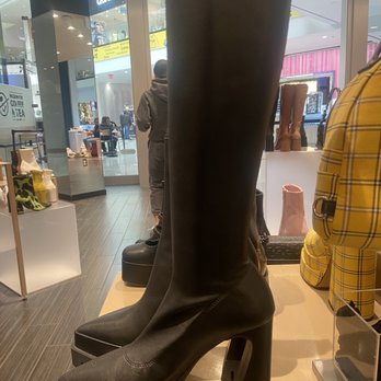 Steve Madden Shoes - Shoe Stores Near Me - Glendale, California