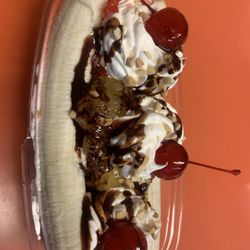 G and J Drive Inn - Banana split