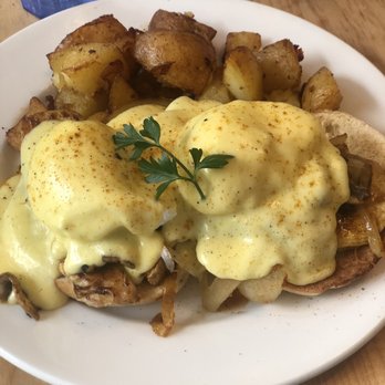 Blue Fox Cafe - Moroccan Chicken Benny - Breakfast & Brunch Near Me - Victoria, British Columbia