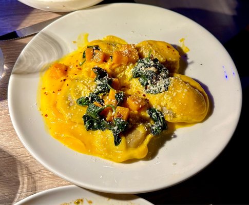 Chelsea Table & Stage by null