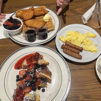 Mimi's Cafe - Pain Perdu with Mixed Berries and Fried Chicken & Waffles - Breakfast & Brunch Near Me - Fairfield, California