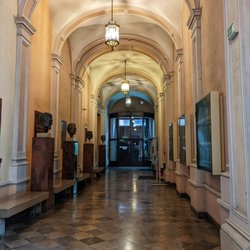 Kuchnia Staropolska u Babci Maliny - One more look back before turning left into a small courtyard. There is the entrance to Babcia Malina.