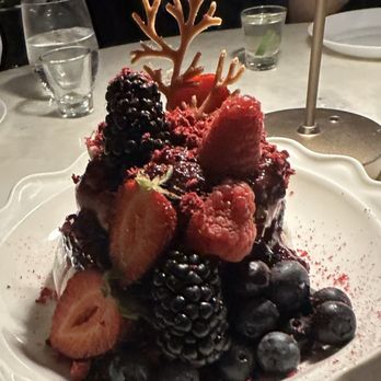 Il Girasole - Pavlova - Italian Near Me - Costa Mesa, California Il Girasole - Pavlova - Italian Near Me - Costa Mesa, California