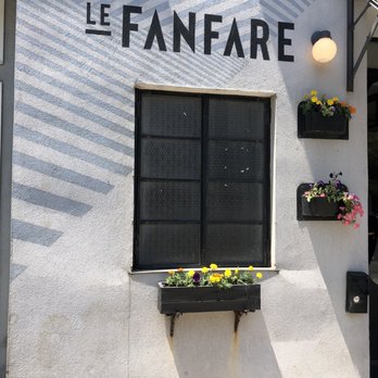 Le Fanfare - Outside - Italian Near Me - Brooklyn, New York