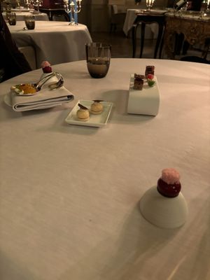 Cheval Blanc by Peter Knogl by null