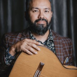 Arnold Yzaguirre Classical/Solo Guitar