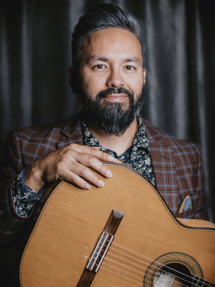 Arnold Yzaguirre Classical/Solo Guitar