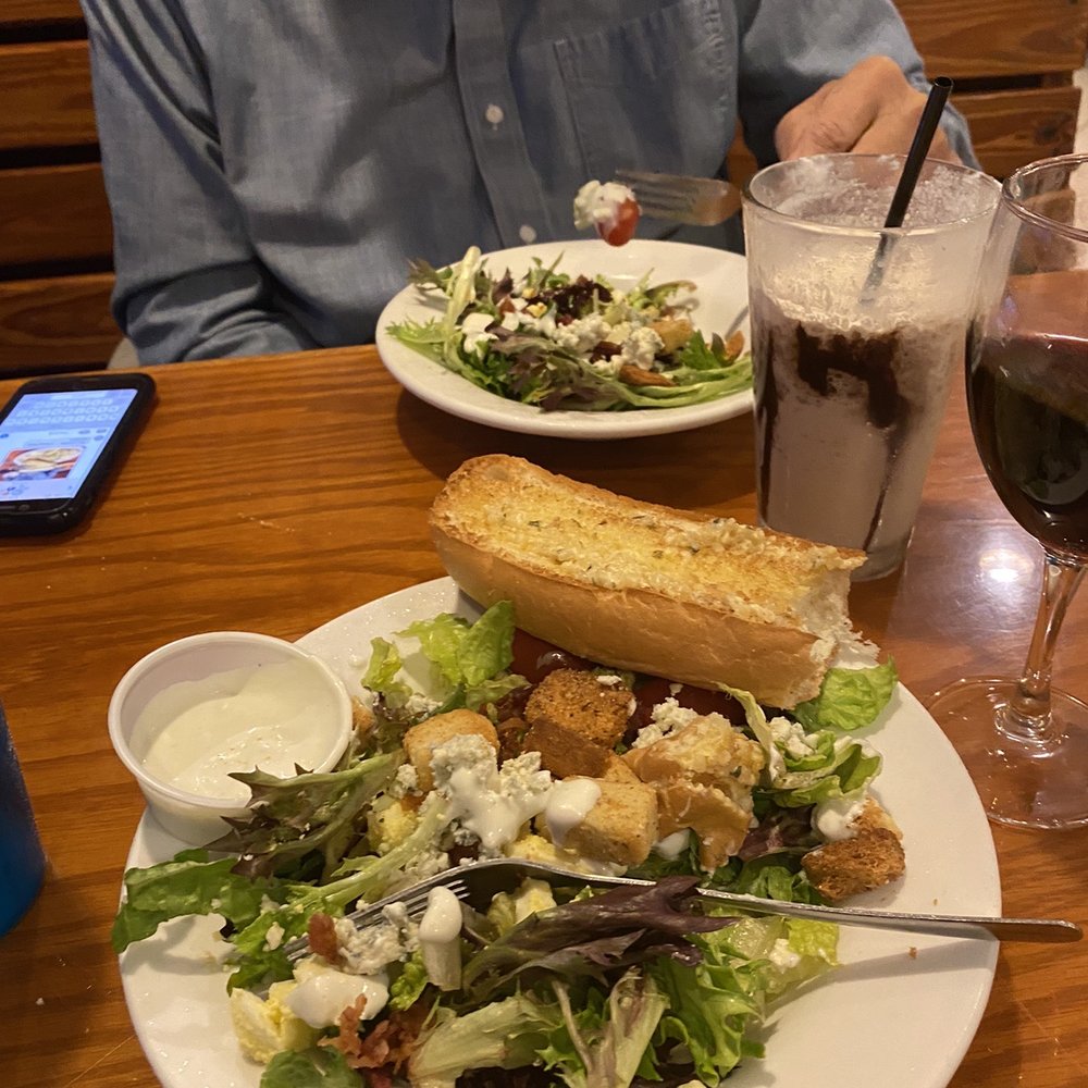 Fresh salads with blue cheese