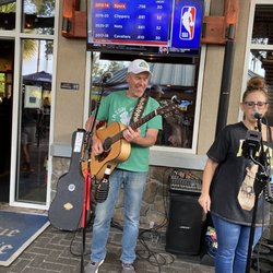 Daddy O’s Beer & Wine - Vanna & The Rump Shakers!