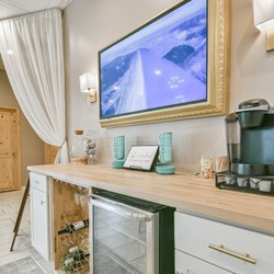 Bellissimo Salon & Spa - Complimentary snack and beverage area in spa waiting area