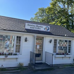 Annie's Books and Gifts - Annie's Books and Gifts, front of store
