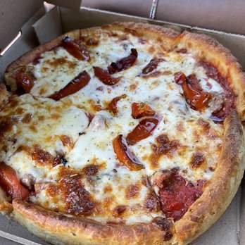 Vero Chicago Pizza - Pan Pizza with sausage and fire roasted tomatoes - Pizza Near Me - Gilbert, Arizona Vero Chicago Pizza - Pan Pizza with sausage and fire roasted tomatoes - Pizza Near Me - Gilbert, Arizona