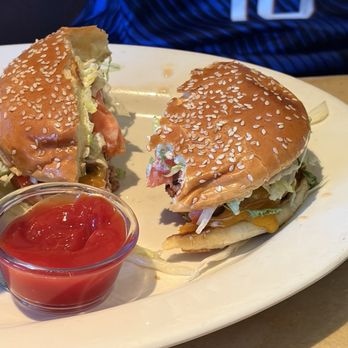 The Cheesecake Factory - Old fashion cheeseburger - American Near Me - Roseville, California