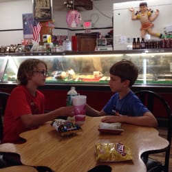 Great for kids. Easy lunch and very kid friendly menu.