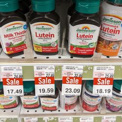 Shoppers Drug Mart - Vitamin sale