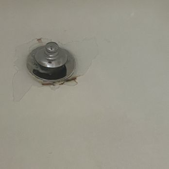 Red Jacket Beach Resort - Bathtub is rusty and old. Just gross - Resorts Near Me - South Yarmouth, Massachusetts