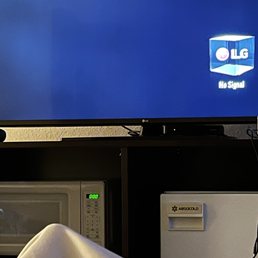 Tv and internet don' t work . Tv and internet don' t work .