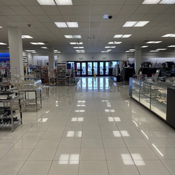 Macy's - Inside - Department Stores Near Me - Tracy, California