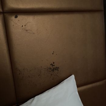 Mariposa Inn & Suites - Dirty and damaged headboard. - Hotels Near Me - Monterey, California Mariposa Inn & Suites - Dirty and damaged headboard. - Hotels Near Me - Monterey, California