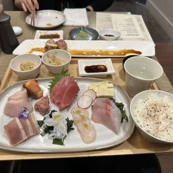 Akami Sushi - Sashimi Deluxe - Sushi Bars Near Me - Arcadia, California