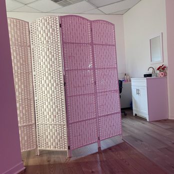 KT Lash Bar - Partition for privacy while you wait for your service. - Eyelash Service Near Me - Fremont, California KT Lash Bar - Partition for privacy while you wait for your service. - Eyelash Service Near Me - Fremont, California