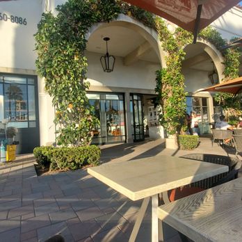 Bear Flag Fish - Outside seating at Bear Flag. - Seafood Near Me - Huntington Beach, California Bear Flag Fish - Outside seating at Bear Flag. - Seafood Near Me - Huntington Beach, California