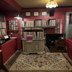 Slowpoke Lounge & Cabaret - Record player
