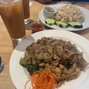 Baan Yaai - Pad See Ew , Thai Iced Tea, chicken Fried Rice - Thai Near Me - San Francisco, California Baan Yaai - Pad See Ew , Thai Iced Tea, chicken Fried Rice - Thai Near Me - San Francisco, California
