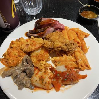Lobster Burger Bar - Shrimp penne, roast beef, butter paneer, stuffed basa, chicken wings and popcorn shrimp as well as beef stroganoff - Bars Near Me - Toronto, Ontario