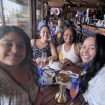 Chart House Waikiki - Brunch with mi besties - Steakhouses Near Me - Honolulu, Hawaii