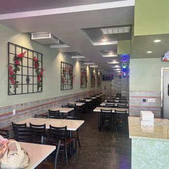 The Tray Fusion Grill - Plenty of spacious seating. This is very convenient for the people - Asian Fusion Near Me - Westminster, California The Tray Fusion Grill - Plenty of spacious seating. This is very convenient for the people - Asian Fusion Near Me - Westminster, California