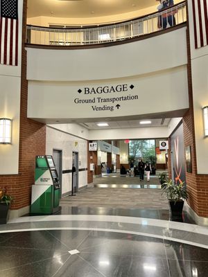Charlottesville–Albemarle Airport by null