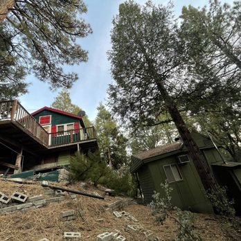 The Idyllwild Bunkhouse - Behind the property of the two cabins. There's a little path here that wraps down to a dry stream bed that leads to boulders and a trail. - Hotels Near Me - Idyllwild, California The Idyllwild Bunkhouse - Behind the property of the two cabins. There's a little path here that wraps down to a dry stream bed that leads to boulders and a trail. - Hotels Near Me - Idyllwild, California