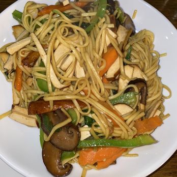 Veggie House - Taiwan Noodle comes with marinated tofu, onion, bell pepper, mushrooms, basil, jalapeño, and fresh lemon juice. - Vegan Near Me - Chicago, Illinois Veggie House - Taiwan Noodle comes with marinated tofu, onion, bell pepper, mushrooms, basil, jalapeño, and fresh lemon juice. - Vegan Near Me - Chicago, Illinois