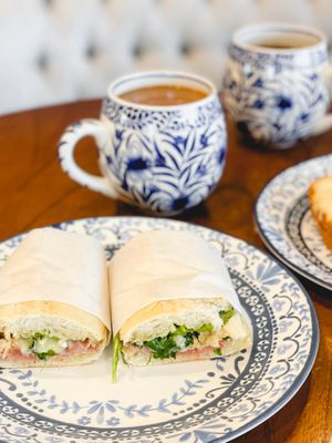 Le Vingt Trois Cafe & Bakery by null