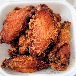Ten Seconds Rice Noodle & Ramen - Fried chicken wings, 6 pcs, $8.50. Not bad.
