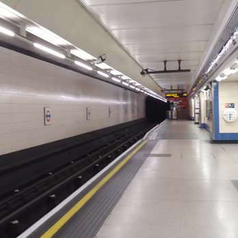 Heathrow Terminals 2 & 3 Underground Station - Platform - Train Stations Near Me - Longford, XGL
