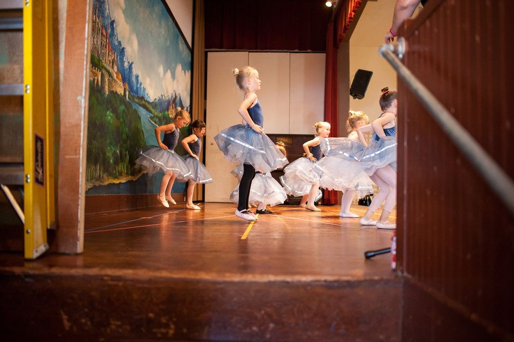 West Hills Ballet Logo