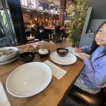 Avenida Restaurant - Hello Miss Sabaw lil girl - Filipino Near Me - San Mateo, California