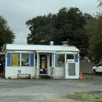 Delicious Donuts & Bakery - Curb appeal - Donuts Near Me - Lake Charles, Louisiana