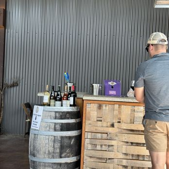 William Chris Vineyards - Patio service - Wineries Near Me - Hye, Texas William Chris Vineyards - Patio service - Wineries Near Me - Hye, Texas