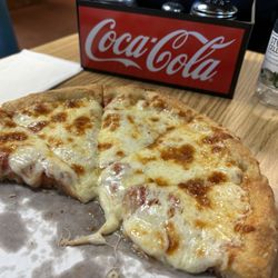 Colchester Pizza Restaurant - 3 cheese pizza