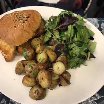 PG's Bar a Manger - Salad Near Me - Paris, 75