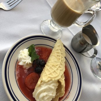 Cape Cod Central Railroad - Pizzelle with marscapone filling, blueberries and strawberries - Tours Near Me - Hyannis, Massachusetts