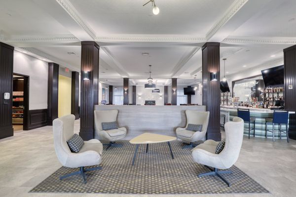 Holiday Inn & Suites Madison West - Middleton - Image 4