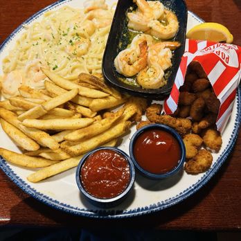 Red Lobster - Popcorn Shrimp Linguini Alfredo, Garlic Butter and French fries - Seafood Near Me - Canoga Park, California Red Lobster - Popcorn Shrimp Linguini Alfredo, Garlic Butter and French fries - Seafood Near Me - Canoga Park, California