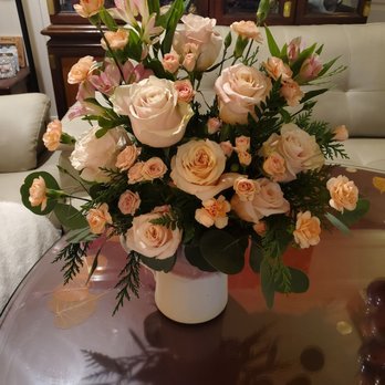 Suzann's Flowers - Teleflora's Artisanal Blush Bouquet Deluxe - Florists Near Me - Upland, California Suzann's Flowers - Teleflora's Artisanal Blush Bouquet Deluxe - Florists Near Me - Upland, California