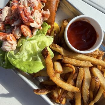 Red 36 - lobster roll - Seafood Near Me - Mystic, Connecticut