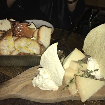 Enoteca Da Luca - Cheese board - Wine Bars Near Me - London, XGL Enoteca Da Luca - Cheese board - Wine Bars Near Me - London, XGL