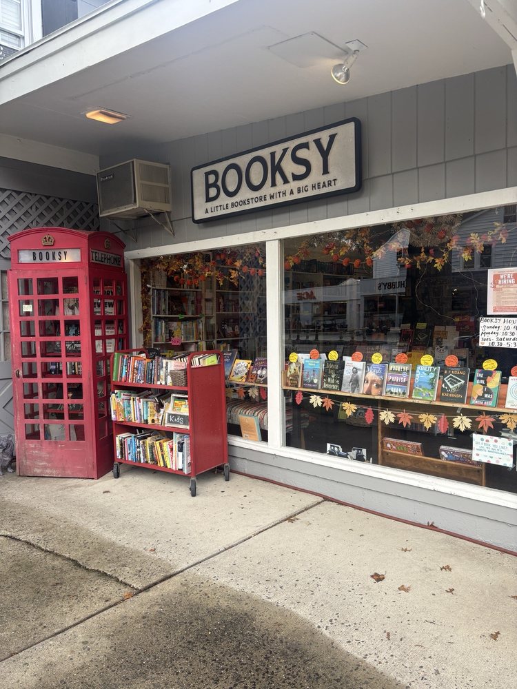 Booksy Galore Logo